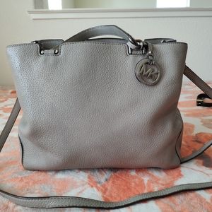 Like new Michael Kors Leather satchel bag, shoulder bag, purse, crossbody bag